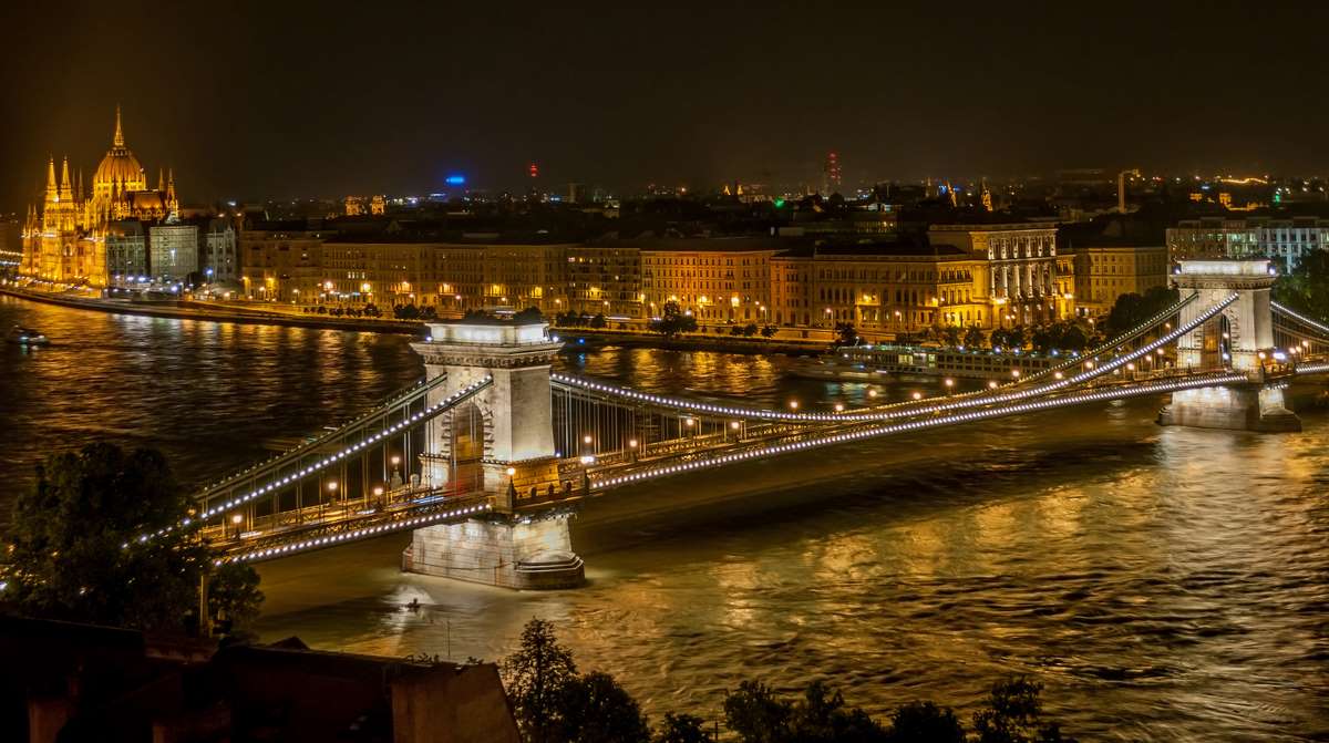 budapest-bridge-water-chain-bridge_PD