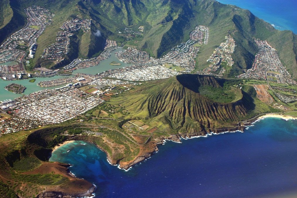 Oahu Travel Guide. Things to do in Oahu, Hawaii. Oahu from air.